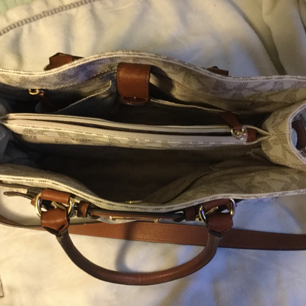 Michael kor purse - Picture 3 of 3